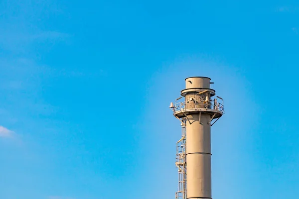 Gasfackeln Erdölraffinerie Mit Blauem Himmel — Stockfoto