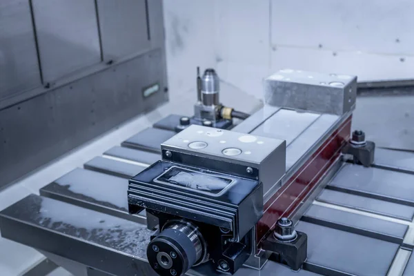 Cnc Makinesinde Menfez Makine Tablosu Makinenin Cnc Ayarlama Aracı Uzunluğu — Stok fotoğraf