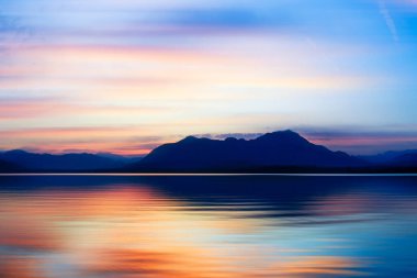 Seyahat Lam Taphoen Reservoir Suphan Buri, Tayland