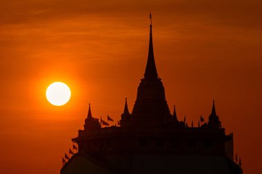 Bangkok 'un altın dağını güneş batarken kapatın.