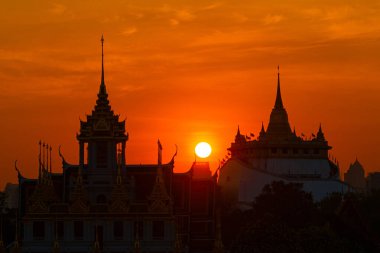 Bangkok 'un altın dağını güneş batarken kapatın.