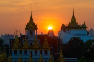 Bangkok 'un altın dağını güneş batarken kapatın.