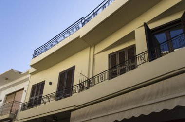 Gökyüzüne karşı Akdeniz evi cephesi