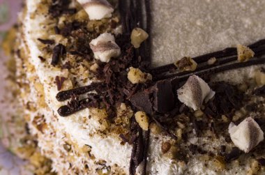 Tabakta güzel bir pasta var.