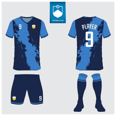 Futbol forması seti ya da futbol kulübü için futbol takımı tasarımı. Futbol tişörtü, kısa, çorap şablonu. Futbol forması ön tarafta, arka planda. Düz dizaynlı futbol logosu. Vektör İllüstrasyonu. 