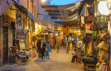 Fas 'taki Asıf Ounila nehrinin karşısındaki Benhaddou' da Kasba 'ya bakın..