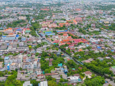 Doğa ağaçları ile Bang Khun Thian Kanalı havadan görünümü, Wutthakat ilçe, Bangkok City, Asya'da kentsel şehirde Tayland. Konutlar, öğlen binaları.