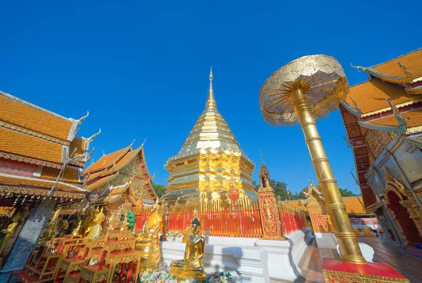Phra Doi Suthep 一个佛教寺庙 泰国清迈北部 泰国建筑圣殿 金碧辉煌的神龛 — 图库照片
