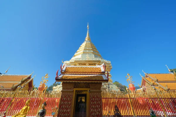 Phra Doi Suthep 一个佛教寺庙 泰国清迈北部 泰国建筑圣殿 金碧辉煌的神龛 — 图库照片