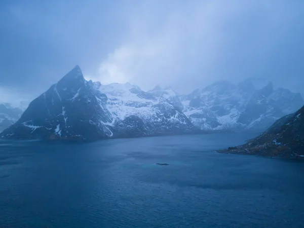 Biała Góra Śnieżna Wyspach Lofoten Hrabstwo Nordland Norwegia Europa Wzgórza — Zdjęcie stockowe