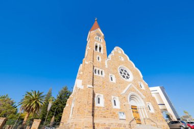 Güney Afrika 'nın Namibya kentindeki Evanjelik Luteryan Kilisesi. Turist eğlencesi