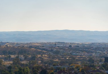 Şehir merkezindeki Windhoek 'taki binaların hava görüntüsü. Namibya, Güney Afrika.