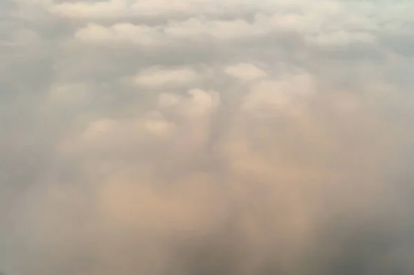 Letoun Letící Nad Mraky Pohled Modrou Oblohou Okna Pojetí Cestování — Stock fotografie