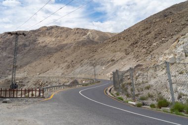 Karakoram yüksek dağ tepeleri. Doğa manzarası geçmişi, Skardu-Gilgit, Pakistan. Tatilde seyahat.