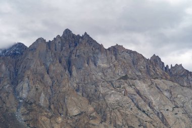 Karakoram yüksek dağ tepeleri. Doğa manzarası geçmişi, Skardu-Gilgit, Pakistan. Tatilde seyahat.