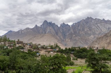 Karakoram yüksek dağ tepeleri. Doğa manzarası geçmişi, Skardu-Gilgit, Pakistan. Tatilde seyahat.