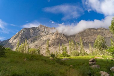 Karakoram yüksek dağ tepeleri. Doğa manzarası geçmişi, Skardu-Gilgit, Pakistan. Tatilde seyahat.