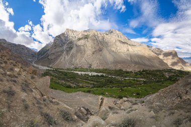 Karakoram yüksek dağ tepeleri. Doğa manzarası geçmişi, Skardu-Gilgit, Pakistan. Tatilde seyahat.