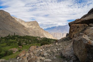 Karakoram yüksek dağ tepeleri. Doğa manzarası geçmişi, Skardu-Gilgit, Pakistan. Tatilde seyahat.