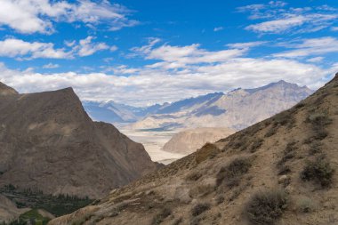 Karakoram yüksek dağ tepeleri. Doğa manzarası geçmişi, Skardu-Gilgit, Pakistan. Tatilde seyahat.