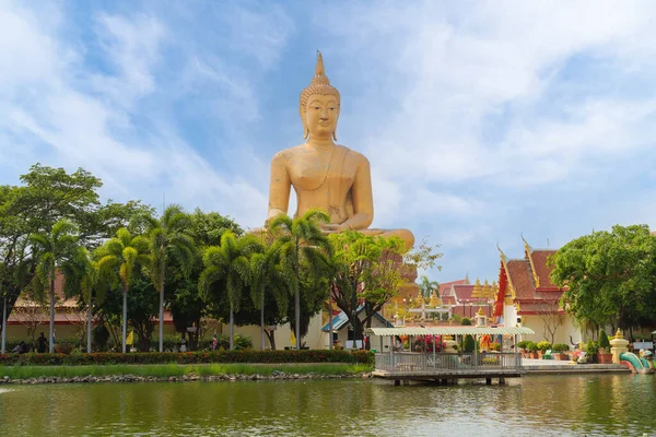 Giant Golden Buddha Wat Muang Sing Buri District Bangkok 泰国城市城 — 图库照片