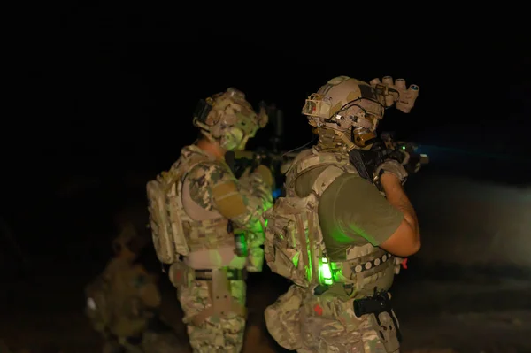 Drużyna Army Marine Corps Żołnierz Wojny Wojskowej Nocy Misji Udziałem — Zdjęcie stockowe