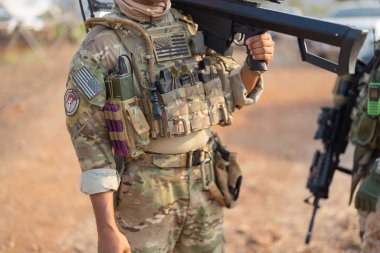 Amerikan Deniz Kuvvetleri Deniz Piyade Birliği, silahlı askeri savaş başlattı ve savaşta Kobra Gold tatbikatı sırasında Tayland 'da düşmana saldırmaya hazırlanıyor. Savaş gücü..
