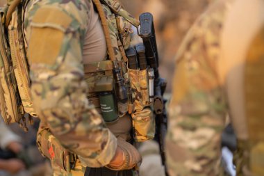 Amerikan Deniz Kuvvetleri Deniz Piyade Birliği, silahlı askeri savaş başlattı ve savaşta Kobra Gold tatbikatı sırasında Tayland 'da düşmana saldırmaya hazırlanıyor. Savaş gücü..