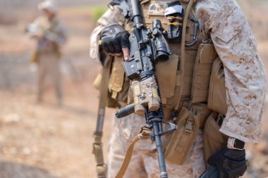 Amerikan Deniz Kuvvetleri Deniz Piyade Birliği, silahlı askeri savaş başlattı ve savaşta Kobra Gold tatbikatı sırasında Tayland 'da düşmana saldırmaya hazırlanıyor. Savaş gücü..