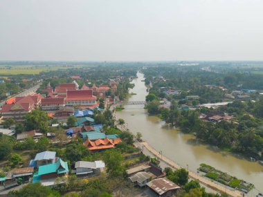 Yerleşim yerlerinin çatılarının havadan görünüşü. Yukarıdan kentsel konut geliştirme. Üst Manzara. Bangkok City, Tayland 'da gayrimenkul. Gayrimenkul.