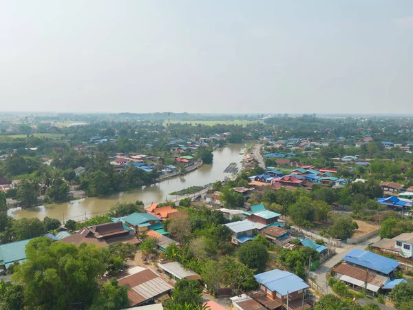 住宅街の屋根の空中ビュー 上から都市住宅開発 最上階だ タイのバンコク市に不動産 不動産 賃貸物件 — ストック写真