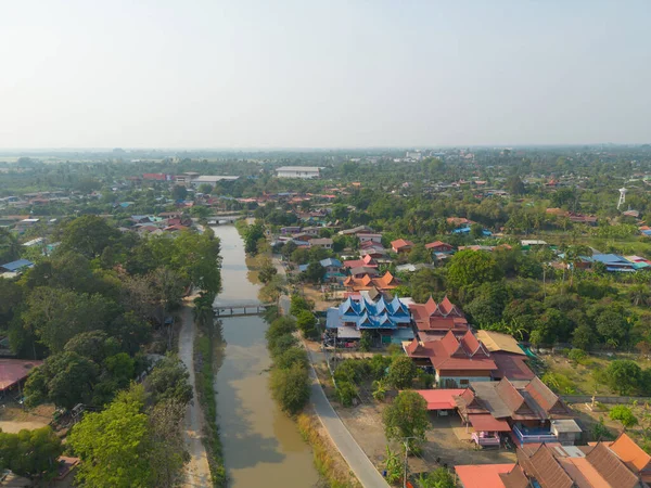 住宅区屋顶的空中景观 从上往下发展城市住房 顶部视图 泰国曼谷市的房地产 地产及地产 — 图库照片