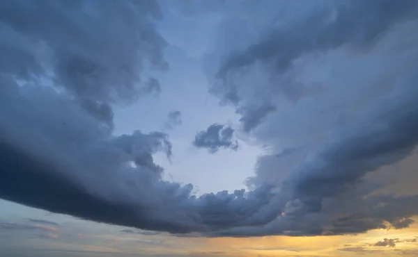 Cielo Atardecer Fondo Abstracto Naturaleza Dramático Azul Con Nubes Color —  Fotos de Stock