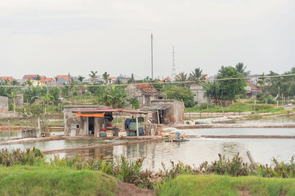 天然の海水塩池 湖や海 タイの伝統産業におけるファームフィールド屋外 アジア文化 農業灌漑 川の反射 — ストック写真