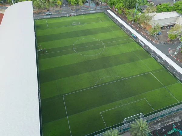 足球场 国家体育馆及大学校园建筑的空中俯瞰 亚洲的城市城镇 绿色法庭领域 — 图库照片