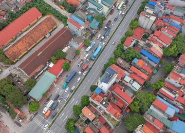 Yerleşim yerlerinin çatılarının havadan görünüşü. Yukarıdan kentsel konut geliştirme. Üst Manzara. Hanoi City, Vietnam 'da gayrimenkul. Gayrimenkul.