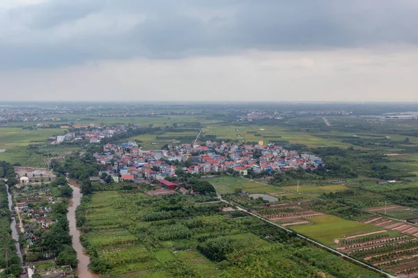 住宅街の屋根の空中ビュー 上から都市住宅開発 最上階だ ハノイ市 ベトナム 不動産 賃貸物件 — ストック写真