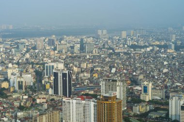 Hanoi şehir merkezinin havadan görüntüsü Skyline, Vietnam. Finansal bölge ve Asya 'nın akıllı kentsel kentindeki iş merkezleri. Gökdelen ve yüksek binalar.