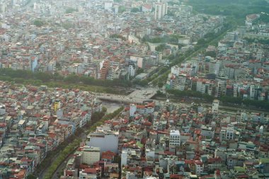 Hanoi şehir merkezinin havadan görüntüsü Skyline, Vietnam. Finansal bölge ve Asya 'nın akıllı kentsel kentindeki iş merkezleri. Gökdelen ve yüksek binalar.