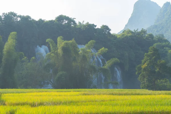 中国与越南交界处的曹邦水瀑布 自然景观背景 旅游景点地标 — 图库照片