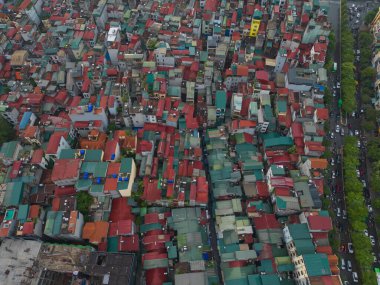 Yerleşim yerlerinin çatılarının havadan görünüşü. Yukarıdan kentsel konut geliştirme. Üst Manzara. Hanoi City, Vietnam 'da gayrimenkul. Gayrimenkul.