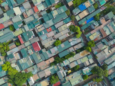 Yerleşim yerlerinin çatılarının havadan görünüşü. Yukarıdan kentsel konut geliştirme. Üst Manzara. Hanoi City, Vietnam 'da gayrimenkul. Gayrimenkul.