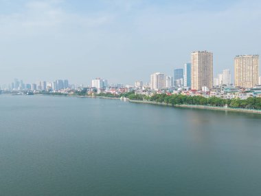 Hanoi şehir merkezinin havadan görüntüsü Skyline, Vietnam. Finansal bölge ve Asya 'nın akıllı kentsel kentindeki iş merkezleri. Gökdelen ve yüksek binalar.