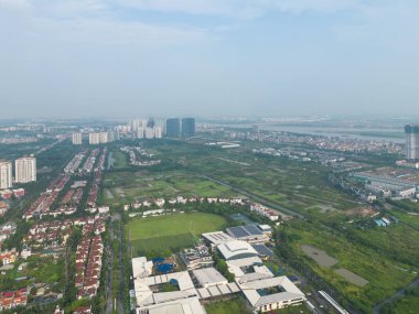 Hanoi şehir merkezinin havadan görüntüsü Skyline, Vietnam. Finansal bölge ve Asya 'nın akıllı kentsel kentindeki iş merkezleri. Gökdelen ve yüksek binalar.