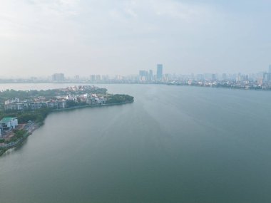 Hanoi şehir merkezinin havadan görüntüsü Skyline, Vietnam. Finansal bölge ve Asya 'nın akıllı kentsel kentindeki iş merkezleri. Gökdelen ve yüksek binalar.