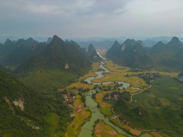 新鮮な水田棚田の空中トップビュー 曹操バンの田舎や農村部の緑の農業分野 アジアの山の丘の谷 ベトナム 中国の国境 自然景観の背景 — ストック写真