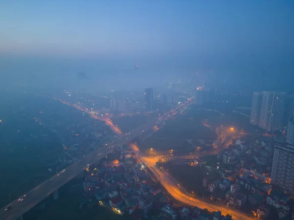 ハノイの空中ビューダウンタウンスカイライン ベトナム アジアのスマート都市の金融地区やビジネスセンター 夜の高層ビルや高層ビル — ストック写真