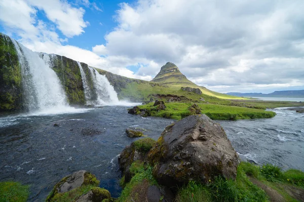 Kirkjufell Hora Řeka Islandu Letní Sezóně Slavné Krajina Příroda Pozadí — Stock fotografie