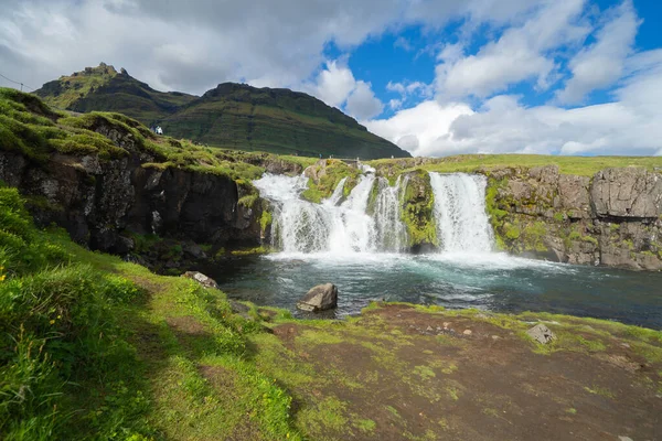 Kirkjufell Hora Řeka Islandu Letní Sezóně Slavné Krajina Příroda Pozadí — Stock fotografie