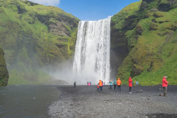 Skogafoss Wasserfall Der Sommersaison Island Berühmte Naturlandschaft Hintergrund — Stockfoto
